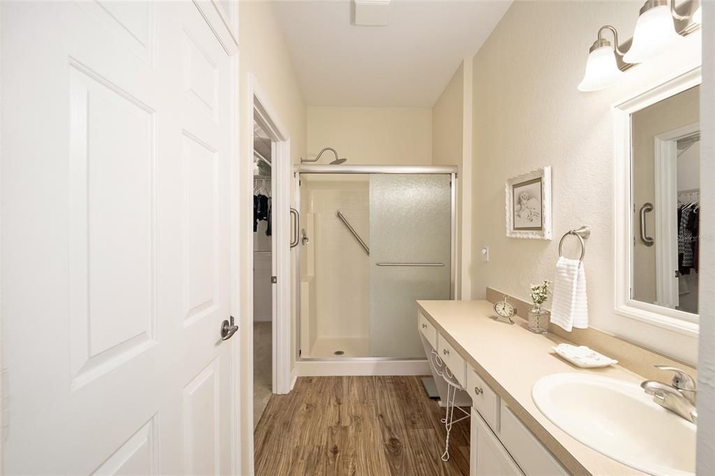 待售: $305,000 (2 贝兹, 2 浴室, 1452 平方英尺)