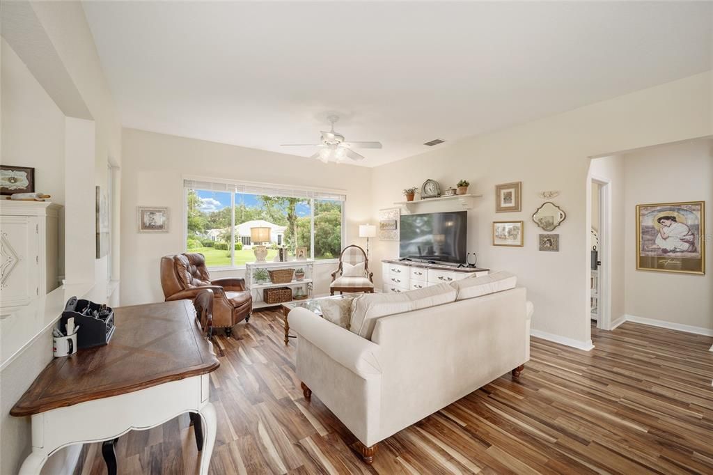 待售: $305,000 (2 贝兹, 2 浴室, 1452 平方英尺)