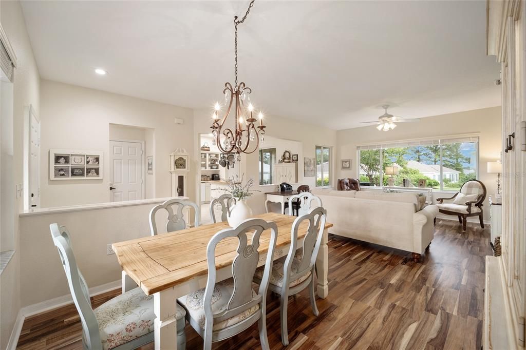 待售: $305,000 (2 贝兹, 2 浴室, 1452 平方英尺)