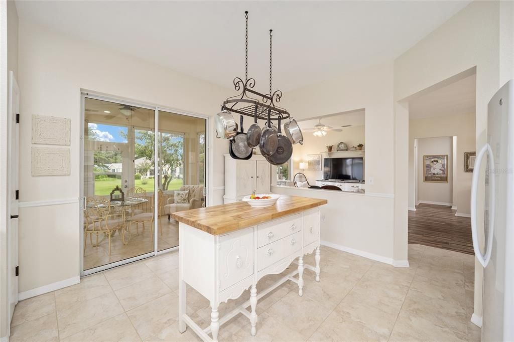 待售: $305,000 (2 贝兹, 2 浴室, 1452 平方英尺)