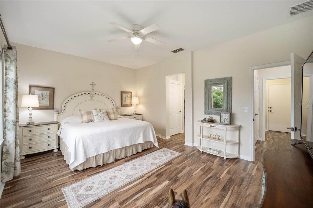 待售: $305,000 (2 贝兹, 2 浴室, 1452 平方英尺)