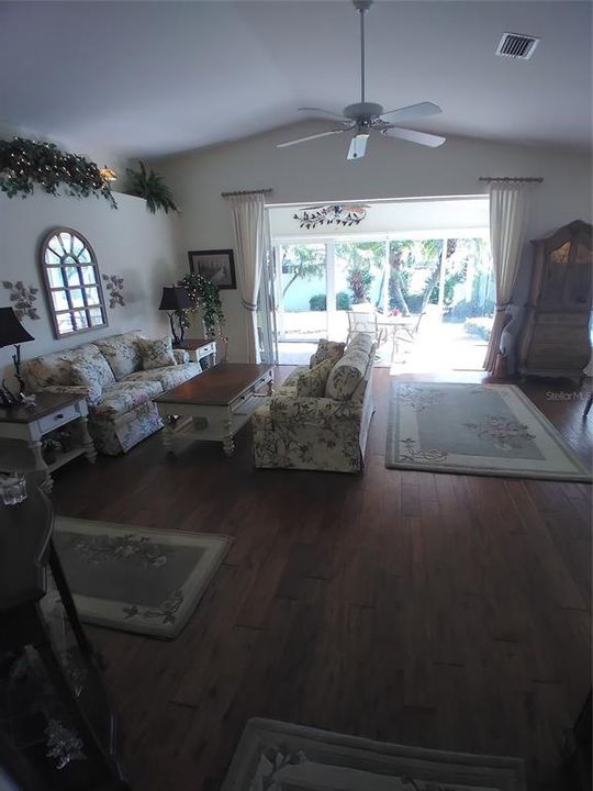 For Sale: $424,900 (3 beds, 2 baths, 1732 Square Feet)