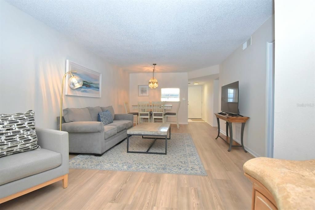 待售: $145,000 (2 贝兹, 2 浴室, 965 平方英尺)