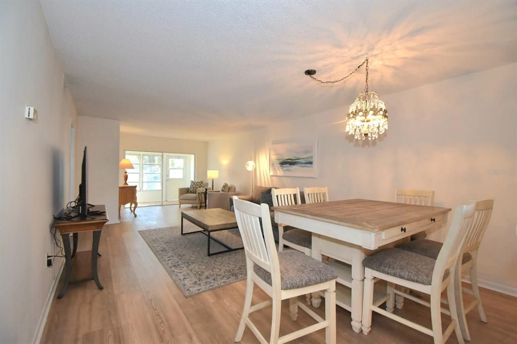 待售: $145,000 (2 贝兹, 2 浴室, 965 平方英尺)