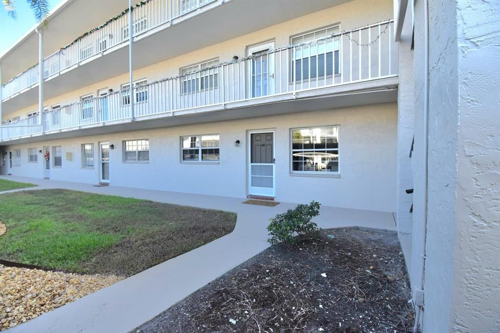 待售: $145,000 (2 贝兹, 2 浴室, 965 平方英尺)