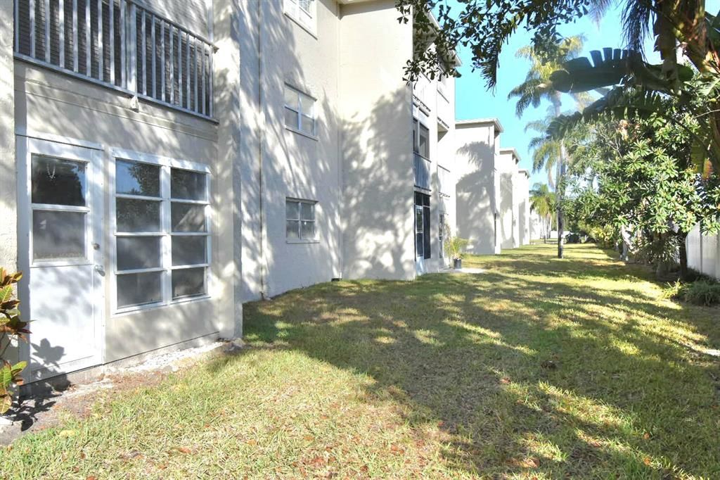 待售: $145,000 (2 贝兹, 2 浴室, 965 平方英尺)