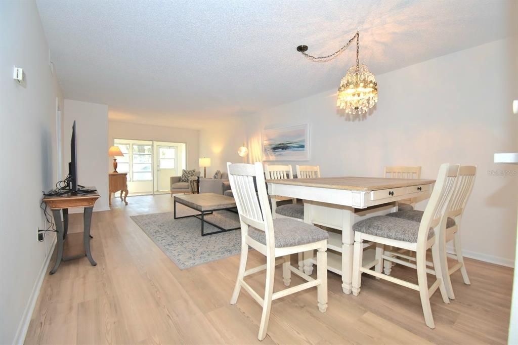 待售: $145,000 (2 贝兹, 2 浴室, 965 平方英尺)