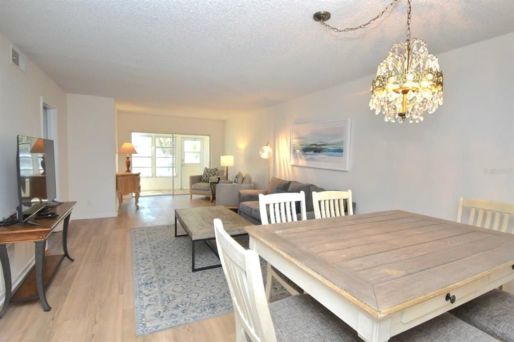 待售: $145,000 (2 贝兹, 2 浴室, 965 平方英尺)