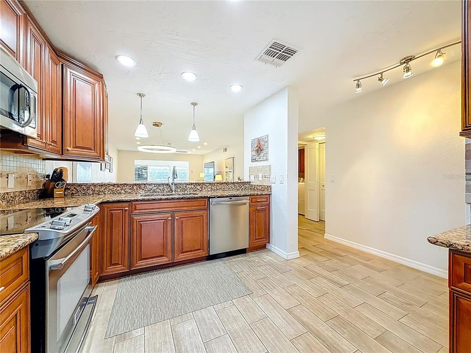 For Sale: $519,900 (2 beds, 2 baths, 1400 Square Feet)