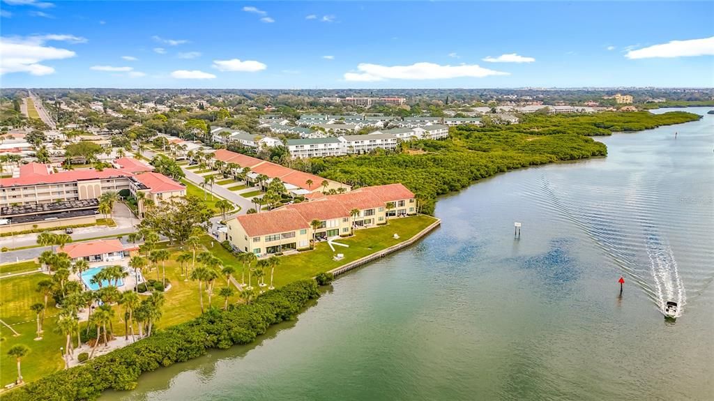 For Sale: $519,900 (2 beds, 2 baths, 1400 Square Feet)