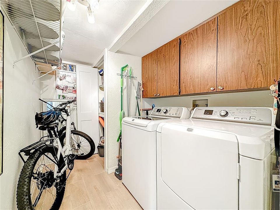 For Sale: $519,900 (2 beds, 2 baths, 1400 Square Feet)