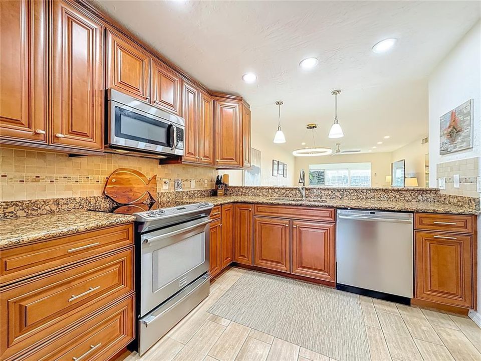 For Sale: $519,900 (2 beds, 2 baths, 1400 Square Feet)