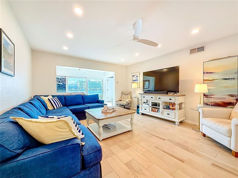 For Sale: $519,900 (2 beds, 2 baths, 1400 Square Feet)