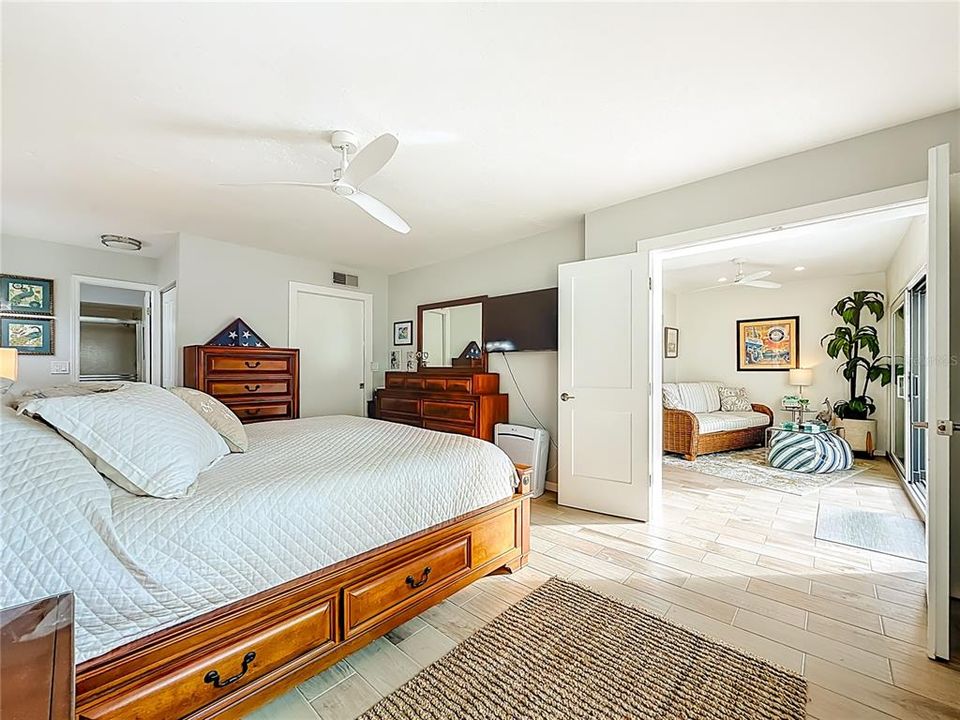 For Sale: $519,900 (2 beds, 2 baths, 1400 Square Feet)