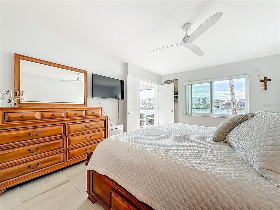 For Sale: $519,900 (2 beds, 2 baths, 1400 Square Feet)