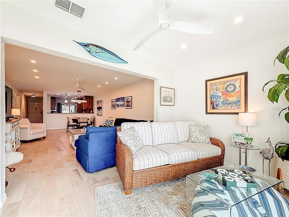 For Sale: $519,900 (2 beds, 2 baths, 1400 Square Feet)