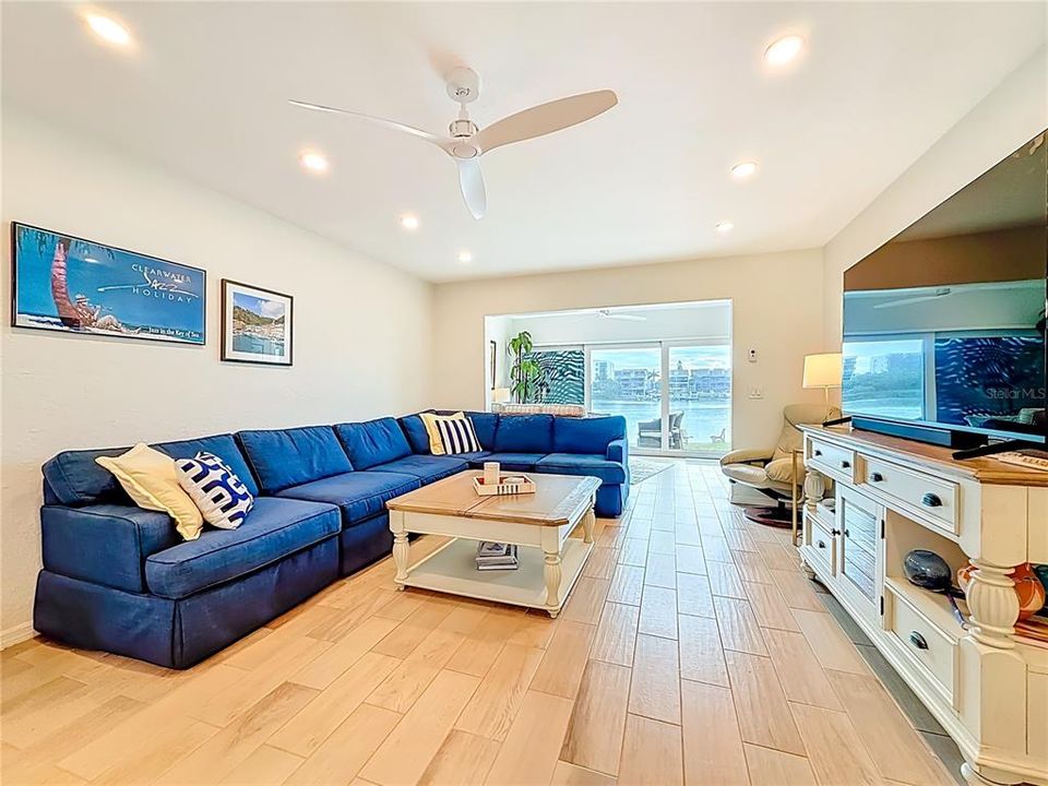 For Sale: $519,900 (2 beds, 2 baths, 1400 Square Feet)