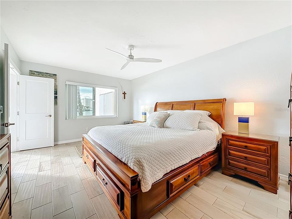 For Sale: $519,900 (2 beds, 2 baths, 1400 Square Feet)