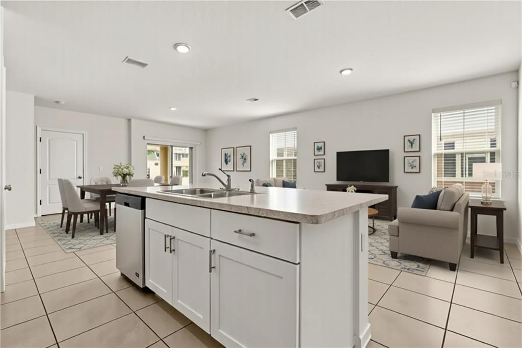 En Venta: $329,900 (3 camas, 2 baños, 1870 Pies cuadrados)