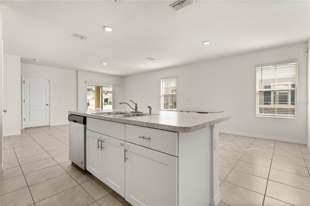 En Venta: $329,900 (3 camas, 2 baños, 1870 Pies cuadrados)