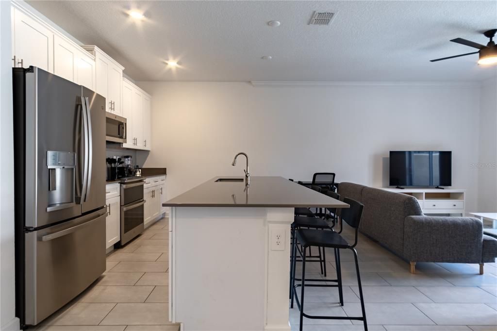 For Rent: $2,700 (4 beds, 3 baths, 1902 Square Feet)