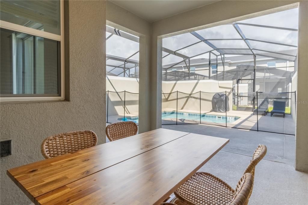 For Rent: $2,700 (4 beds, 3 baths, 1902 Square Feet)