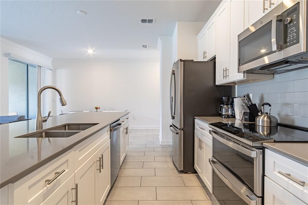 For Rent: $2,700 (4 beds, 3 baths, 1902 Square Feet)