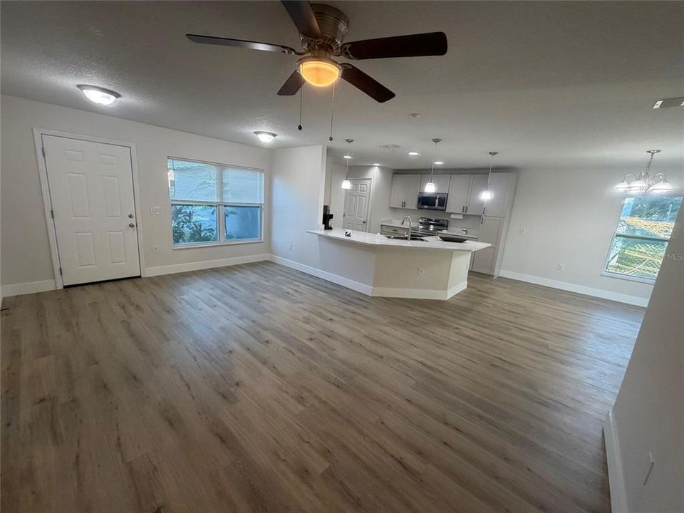 En Venta: $345,000 (3 camas, 2 baños, 1341 Pies cuadrados)