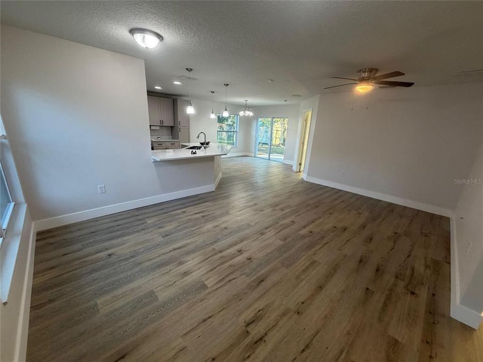 En Venta: $345,000 (3 camas, 2 baños, 1341 Pies cuadrados)