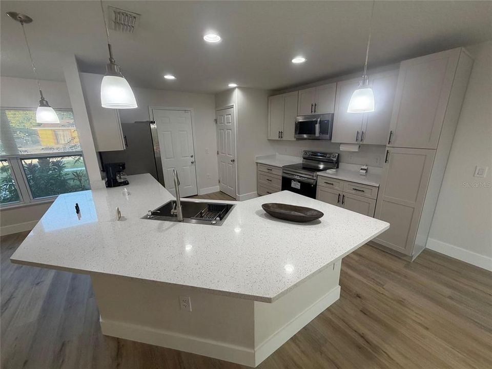 En Venta: $345,000 (3 camas, 2 baños, 1341 Pies cuadrados)