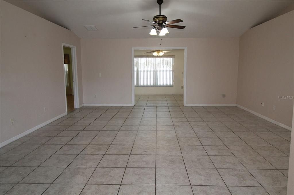 待售: $300,000 (3 贝兹, 2 浴室, 1888 平方英尺)