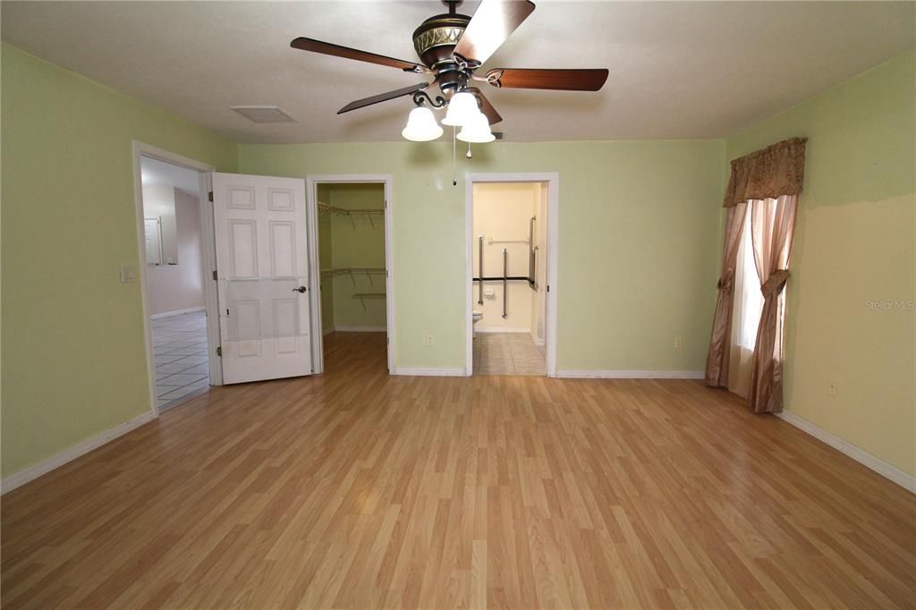 待售: $300,000 (3 贝兹, 2 浴室, 1888 平方英尺)