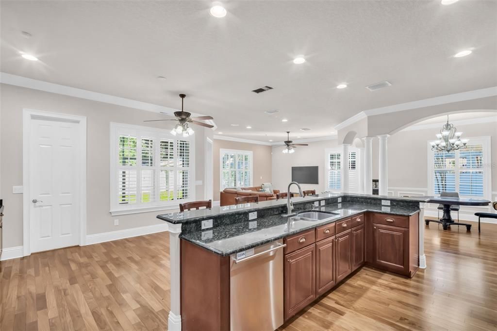 待售: $825,000 (5 贝兹, 3 浴室, 3418 平方英尺)