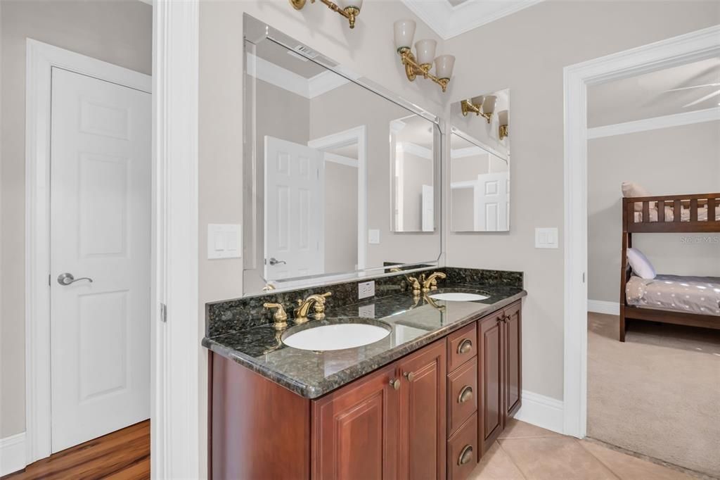 待售: $825,000 (5 贝兹, 3 浴室, 3418 平方英尺)