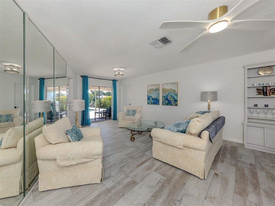 На продажу: $610,000 (3 спален, 2 ванн, 1925 Квадратных фут)