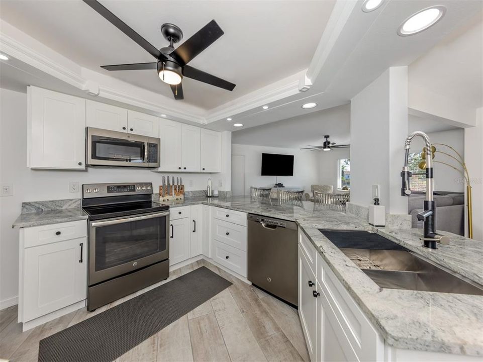 На продажу: $610,000 (3 спален, 2 ванн, 1925 Квадратных фут)