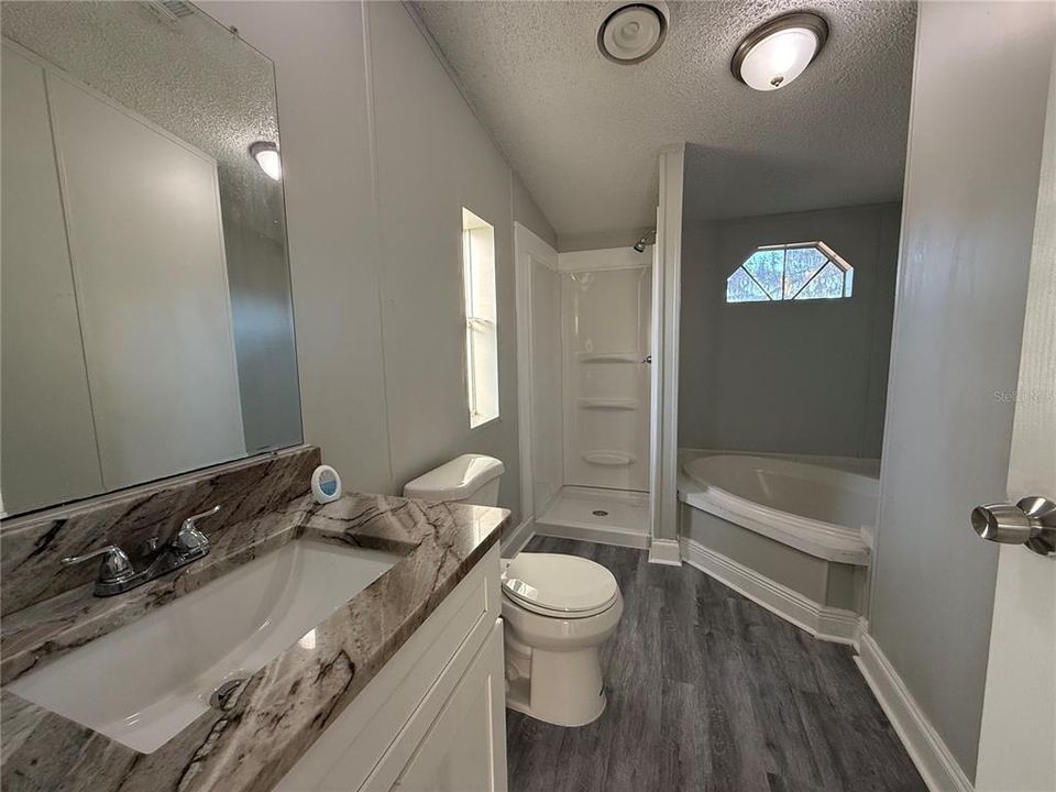 For Sale: $259,900 (3 beds, 2 baths, 1248 Square Feet)