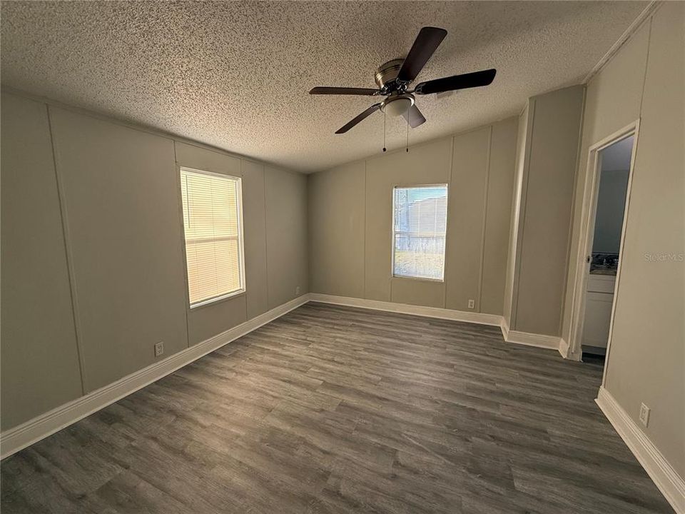 For Sale: $259,900 (3 beds, 2 baths, 1248 Square Feet)