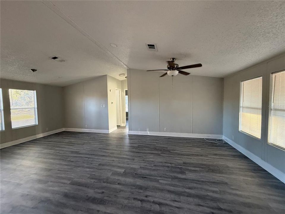 For Sale: $259,900 (3 beds, 2 baths, 1248 Square Feet)