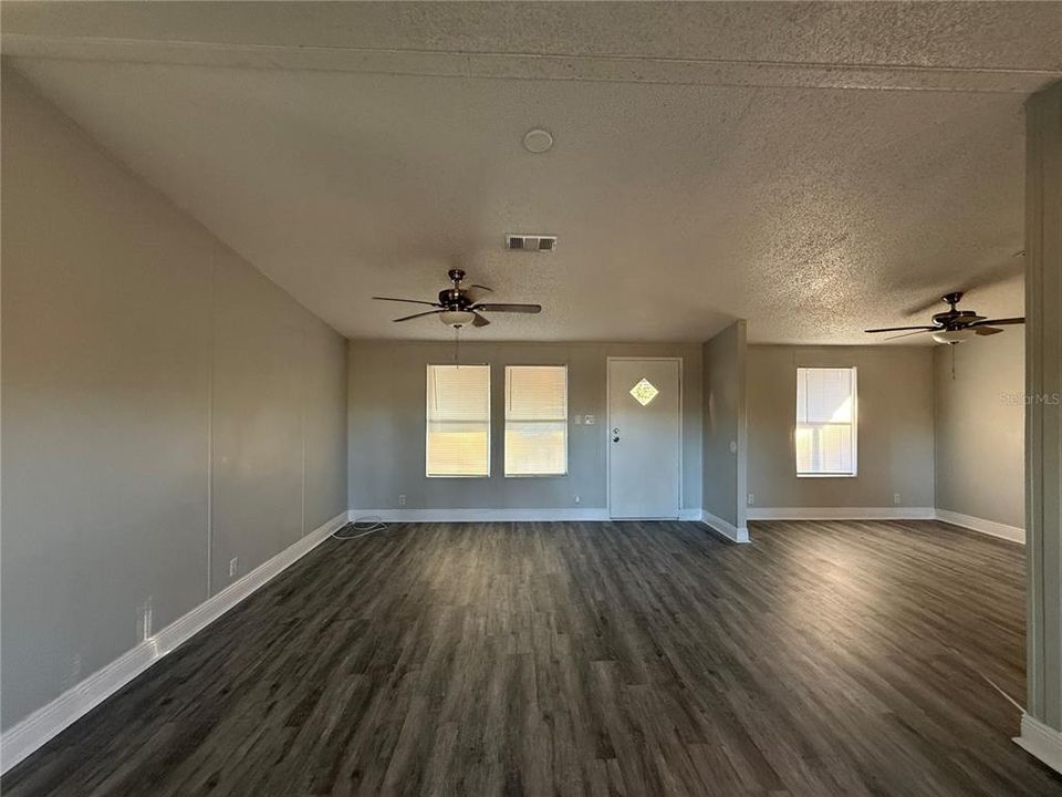 For Sale: $259,900 (3 beds, 2 baths, 1248 Square Feet)