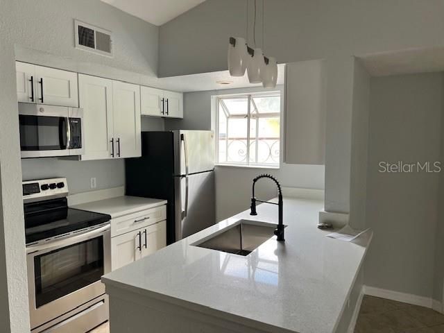 В аренду: $1,400 (2 спален, 1 ванн, 919 Квадратных фут)