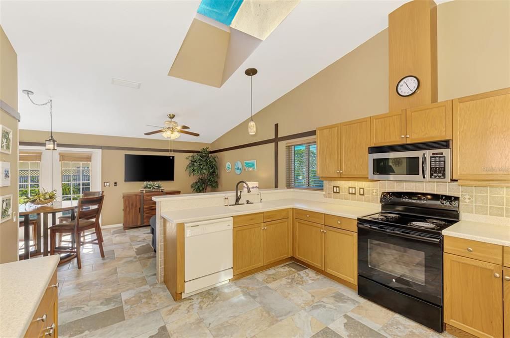 На продажу: $595,000 (3 спален, 2 ванн, 2002 Квадратных фут)