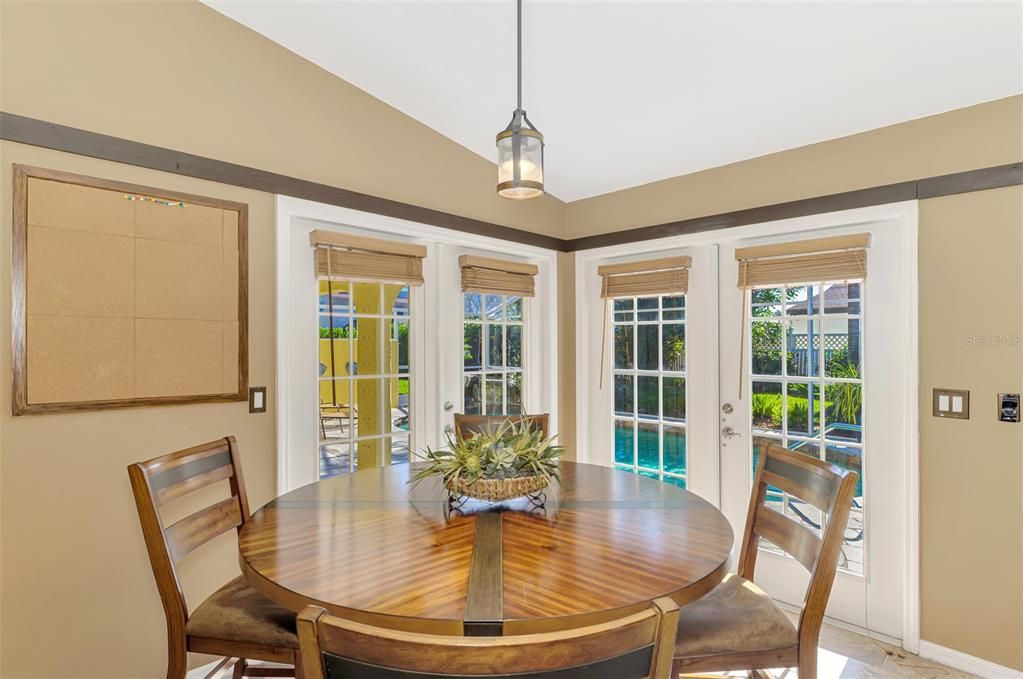 На продажу: $595,000 (3 спален, 2 ванн, 2002 Квадратных фут)