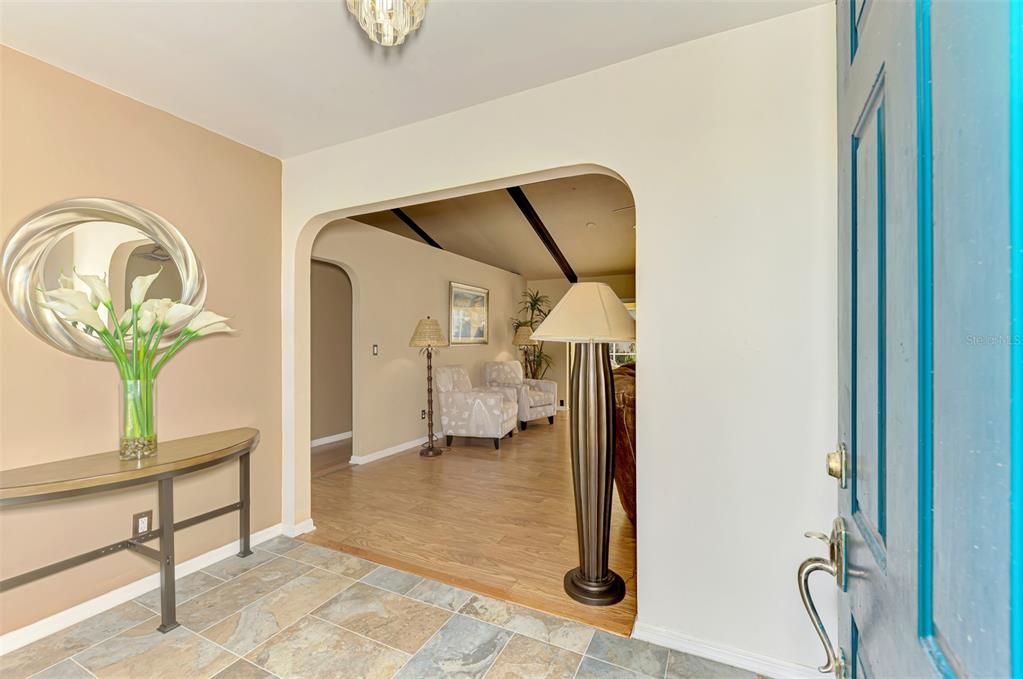 На продажу: $595,000 (3 спален, 2 ванн, 2002 Квадратных фут)