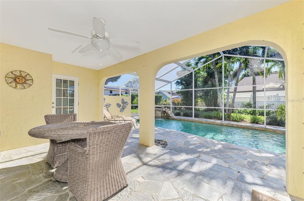 На продажу: $595,000 (3 спален, 2 ванн, 2002 Квадратных фут)