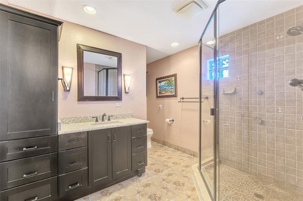 На продажу: $595,000 (3 спален, 2 ванн, 2002 Квадратных фут)