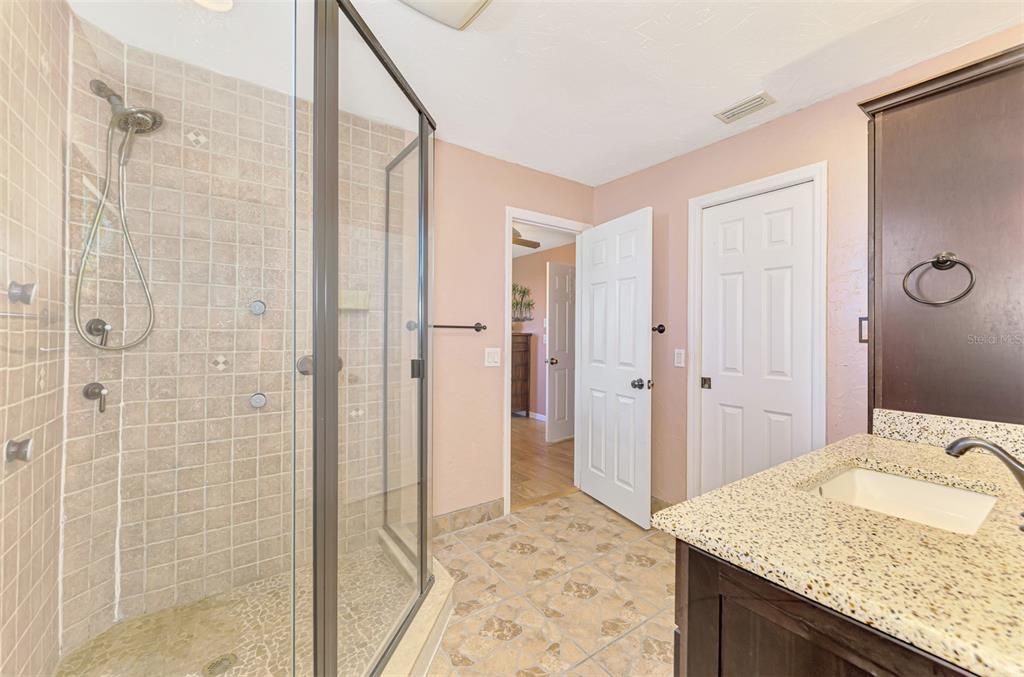 На продажу: $595,000 (3 спален, 2 ванн, 2002 Квадратных фут)