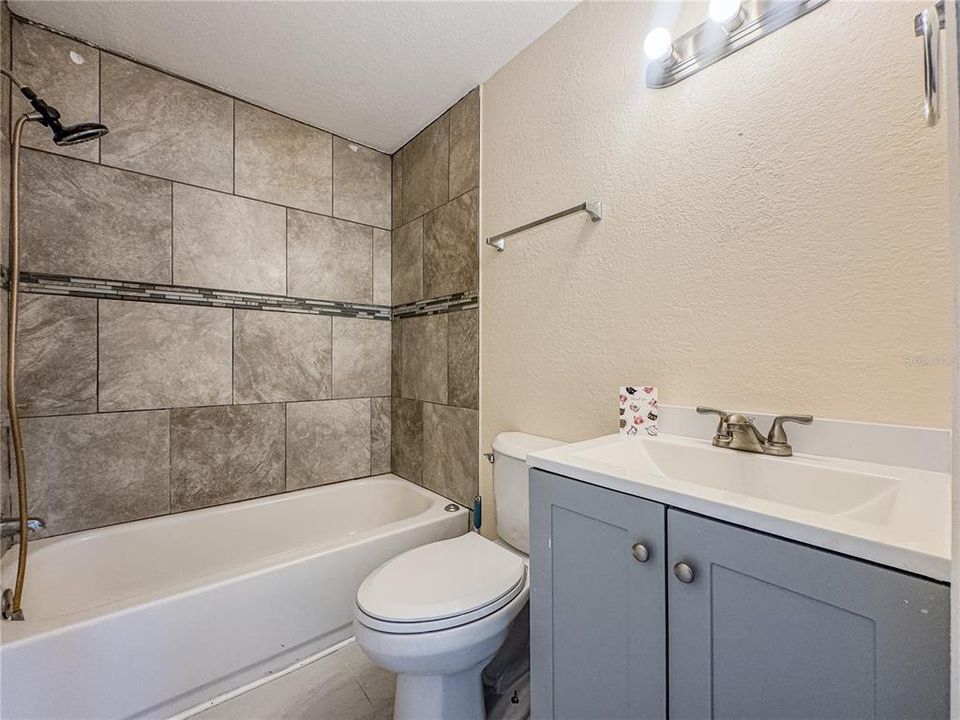 En Renta: $2,275 (4 camas, 2 baños, 1068 Pies cuadrados)