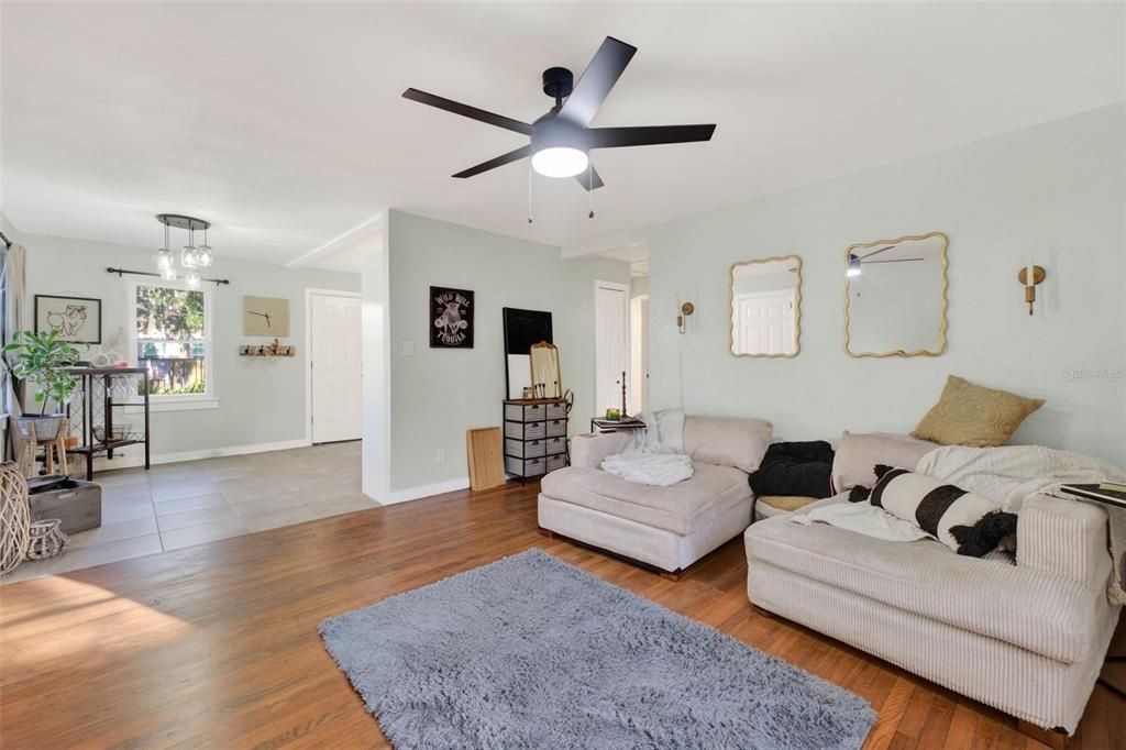 待售: $349,900 (4 贝兹, 2 浴室, 1468 平方英尺)