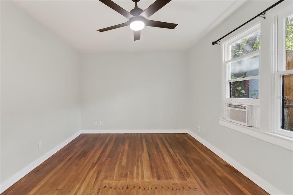 待售: $349,900 (4 贝兹, 2 浴室, 1468 平方英尺)